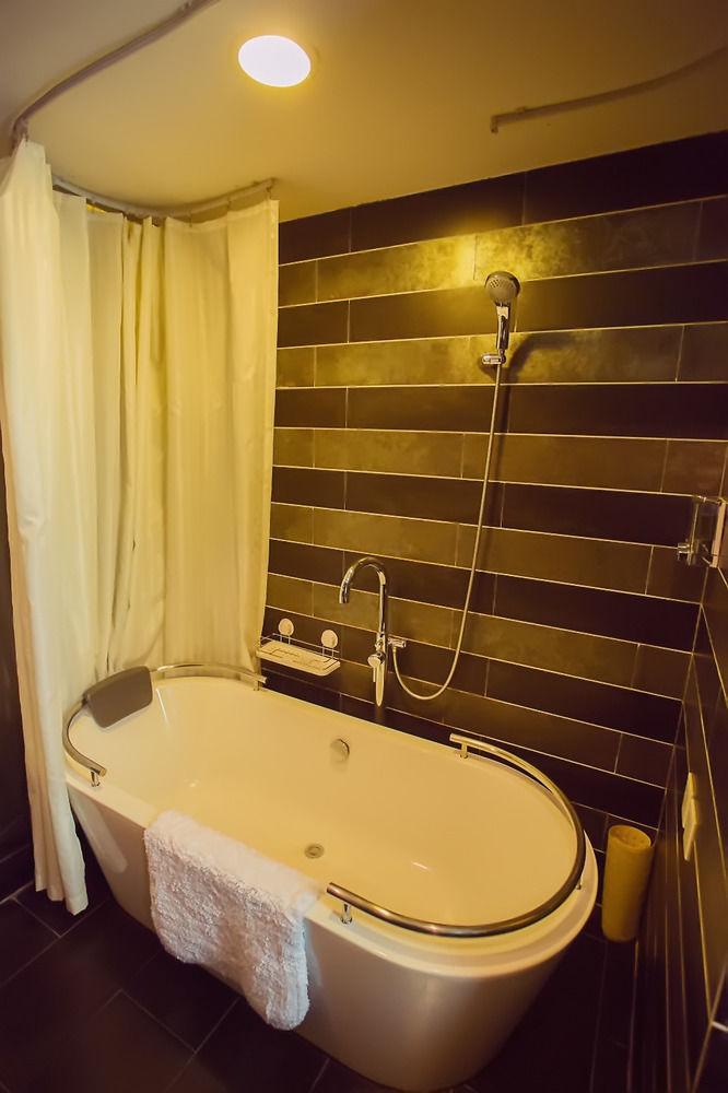 Fx Hotel Xujiahui - Shanghai Stadium Branch Esterno foto